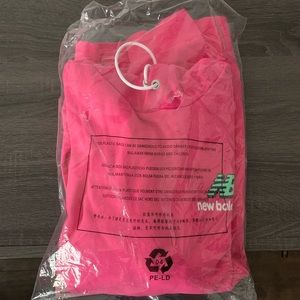 Brand new new balance sweater. Could not fit. Size XL very comfortable.